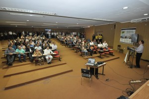 Servidores de Dourados reunidos para comemorar os cinco anos do Previd
